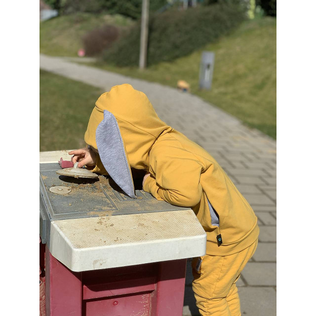 Detská mikina s kapucňou s uškami horčicová