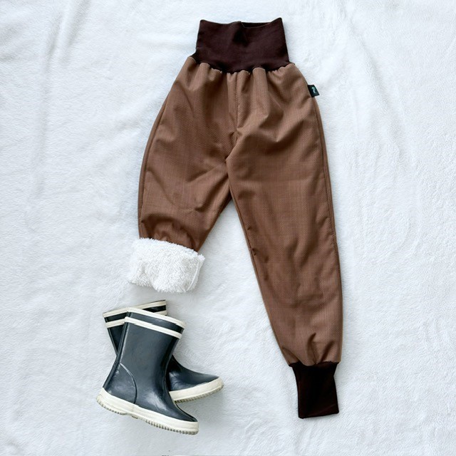 Detské zateplené softshellové nohavice s barančekom hnedé