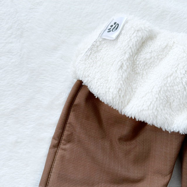 Detské zateplené softshellové nohavice s barančekom hnedé