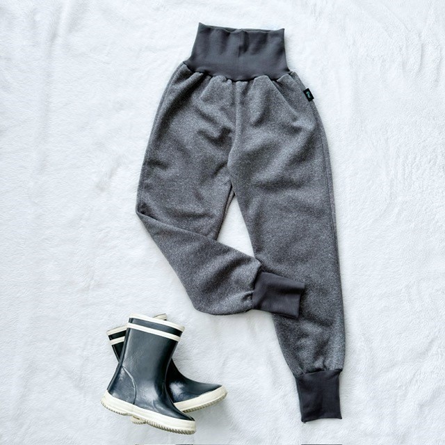 Detské zateplené softshellové nohavice so šedým patentom prskané šedé