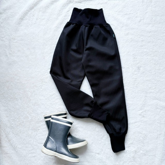 Detské zateplené softshellové nohavice čierne - vzor rybia kosť