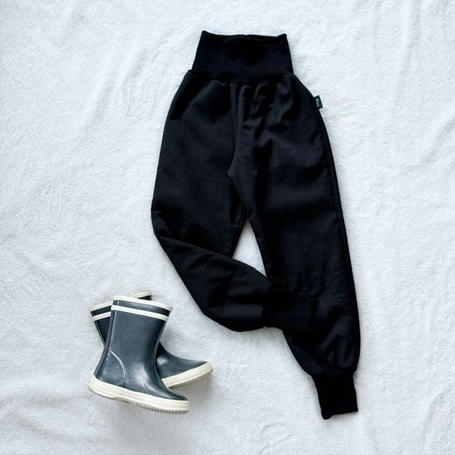 Detské zimné softshellové zateplené nohavice s barančekom čierne (čierny baranček zvnútra)