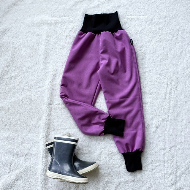 Detské zimné softshellové zateplené nohavice s barančekom fialové