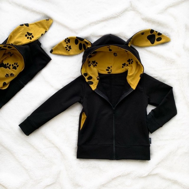 Detská mikina ČIERNE PACKY s kapucňou s uškami a zipsom horčicovo čierna