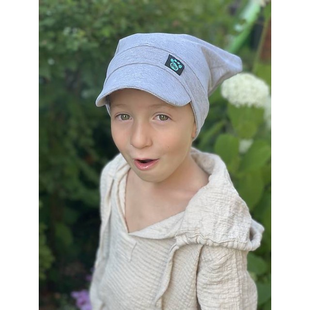 Detská letná šatka so šiltom bledošedá