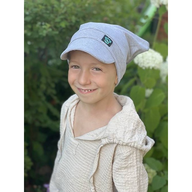 Detská letná šatka so šiltom bledošedá