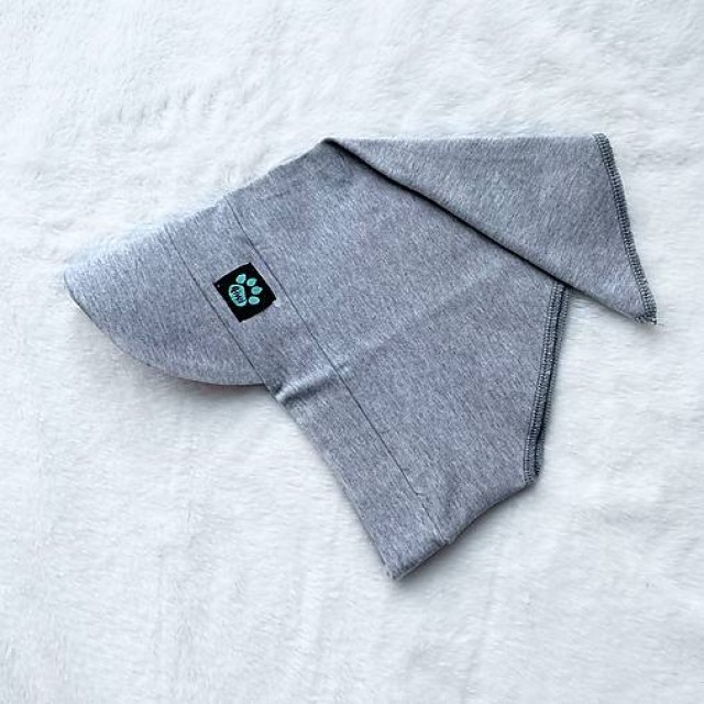 Detská letná šatka so šiltom bledošedá