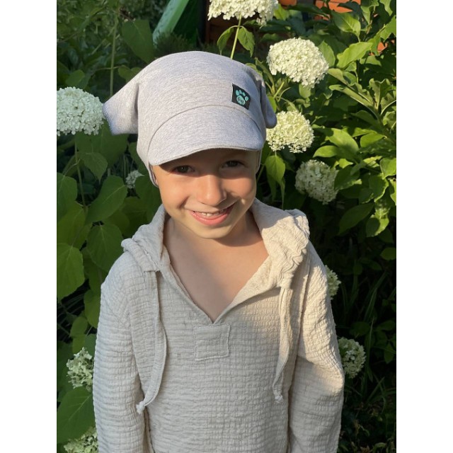 Detská letná šatka so šiltom bledošedá