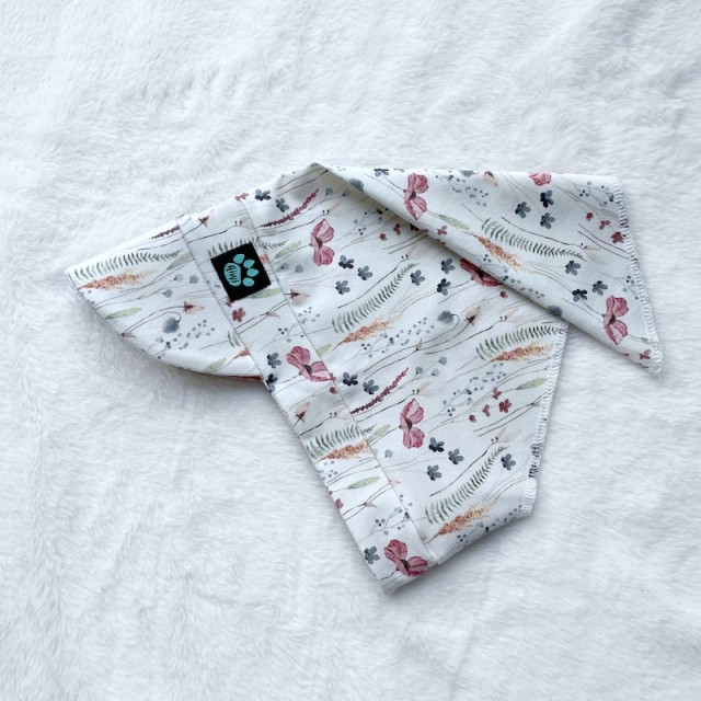 Detská letná šatka so šiltom JEMNÉ KVETY