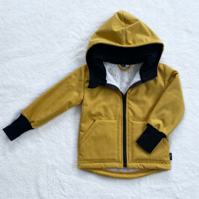 Detská zimná softshellová bunda s barančekom horčicová