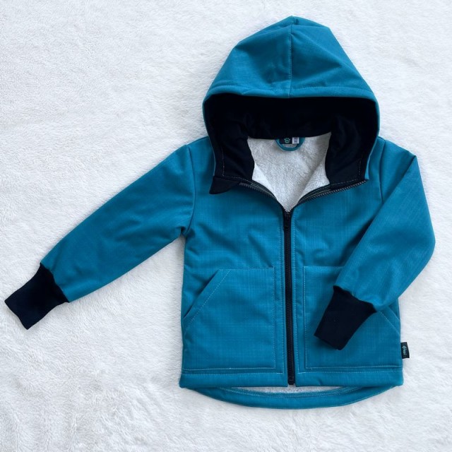 Detská zimná softshellová bunda s barančekom petrolejová