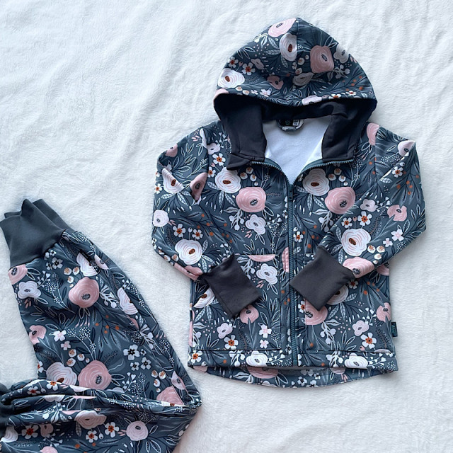 Detská softshellová bunda RUŽOVÉ KVETY NA ŠEDOM