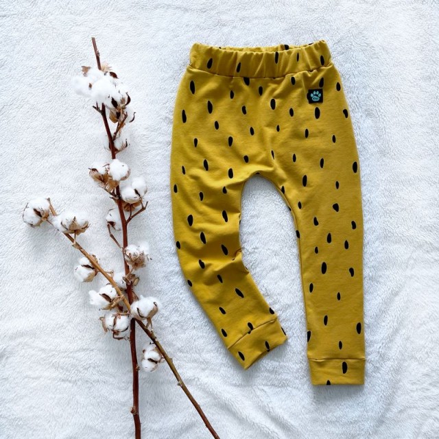 Detské tepláčiky ČIERNE FLIAČIKY horčicové