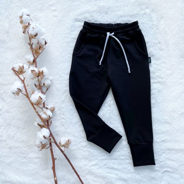 Detské klasické tepláčiky čierne