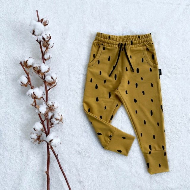 Detské klasické tepláčiky ČIERNE FLIAČIKY horčicové