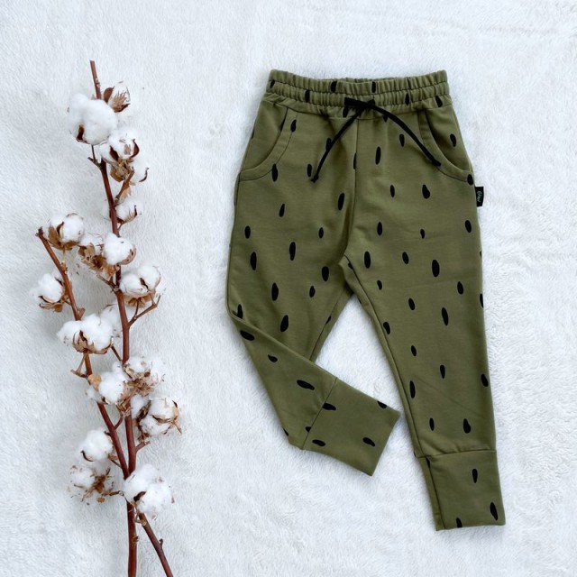 Detské klasické tepláčiky ČIERNE FLIAČIKY khaki