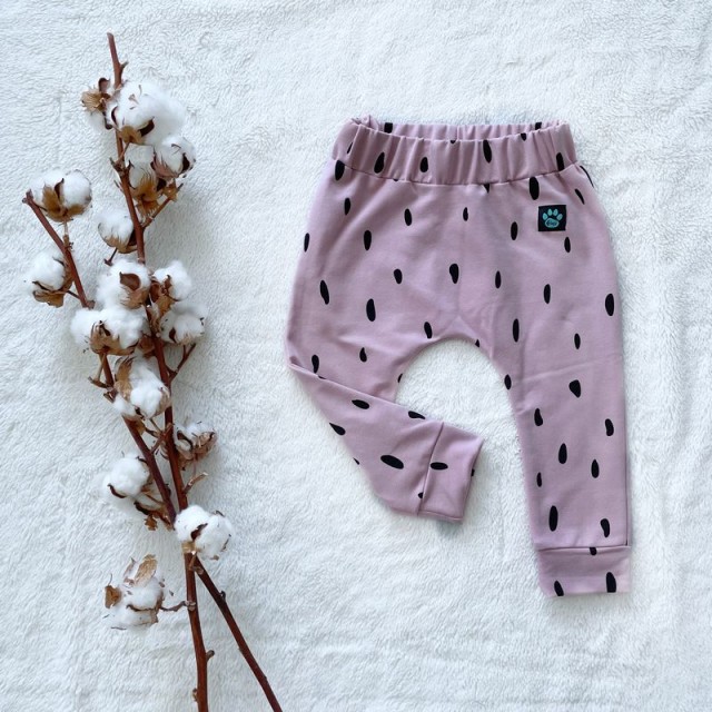 Detské tepláčiky ČIERNE FLIAČIKY ružové